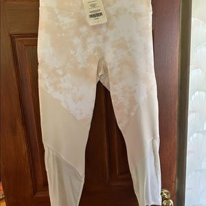 Brand new with tags women’s Lg (10) yoga pants. Fabletics. Smoke free home!
